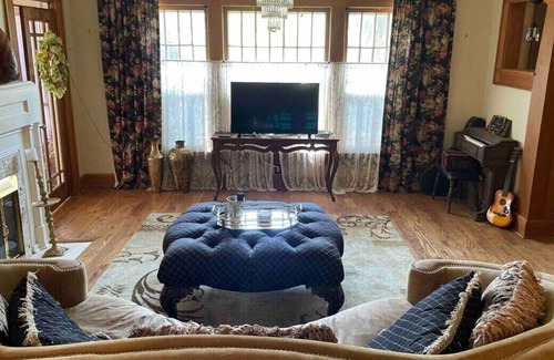 Central Oklahoma City Bed & Breakfast | Large historic home in the heart of OKC!
