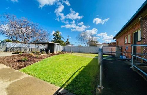 Davoren Park House | Large Home and Yard Gateway to Barossa, Davoren Park