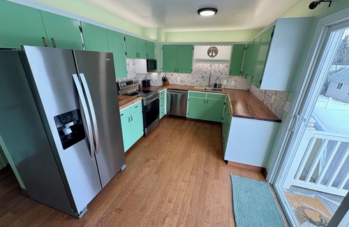 Helena House | Large home by Carroll Great Northrn Downtown & Civic Center, family/pet friendly