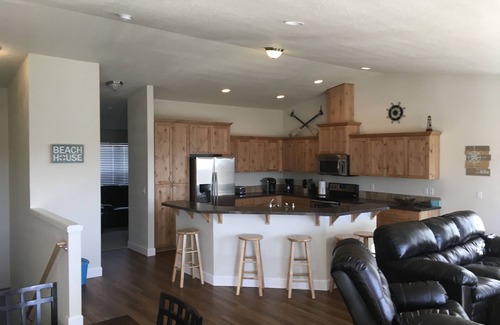 Warrenton House | Large home in Gated Beach Front Community -4 bed/3 bath and Hot Tub!