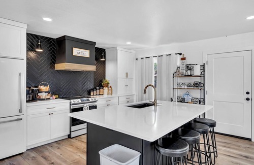 Haysville House | Large Home In Haysville!