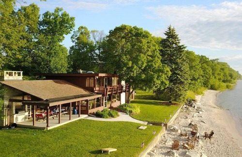 Hingham House | Large Home on Lake Michigan w/ private pool!