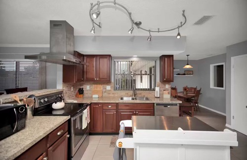 Jacksonville House | Large home, sleeps 12 with large yard, kitchen, AC, WiFi and lots of parking