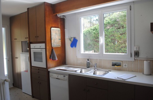 Saint-Hilaire-de-Riez House | Large house surrounded by pine trees