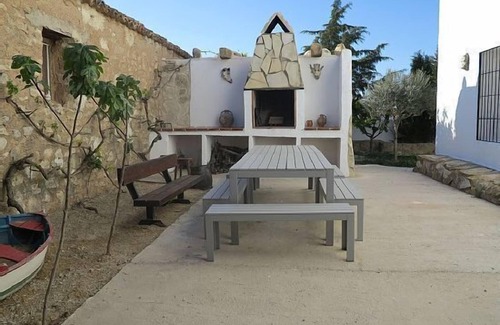 Tosos Cottage | LARGE HOUSE + LOCAL 22 PEOPLE IN COUNTRYSIDE PLENTY OF ROOM FOR RUNNING AND PETS