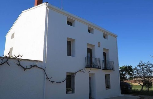Tosos Cottage | LARGE HOUSE + LOCAL 22 PEOPLE IN COUNTRYSIDE PLENTY OF ROOM FOR RUNNING AND PETS