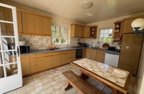 Tourgeville House | Large house with green garden