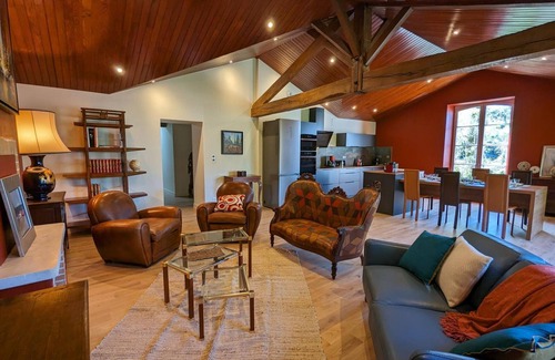Pranzac Cottage | Large house with private pool, wifi, pets allowed for 15 guests.