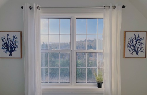 East Lawrencetown Cottage | Large Lawrencetown lakefront cottage