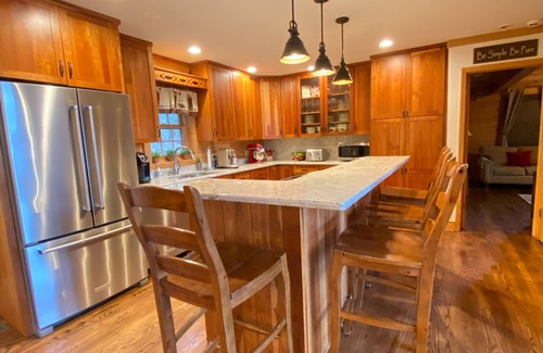 Blowing Rock Cabin | Large Log Cabin ON APP SKIMTN, HotTub, Pool Table, Kayaks, LOCATION! 100+reviews