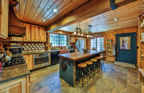 Grand Lake House | Large log home directly on CO River w/beach, hot tub