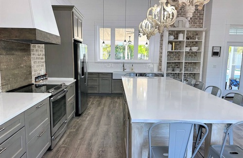 Foley House | Large Lux Home,Private Pool,Spa,Backyard, 6 Bdrms, Beach,Wharf,OWA 15 Mins Away,