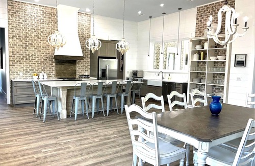Foley House | Large Lux Home,Private Pool,Spa,Backyard, 6 Bdrms, Beach,Wharf,OWA 15 Mins Away,