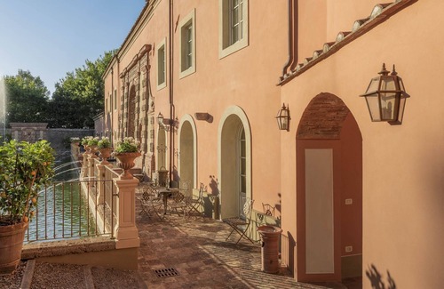 Guamo Villa | Large Luxurious villa rental near Lucca