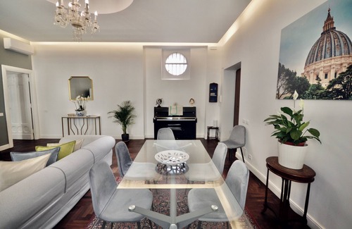 Prati Apartment | LARGE LUXURY APARTMENT for 7-S'PETER BASILICA VATICANO- Wifi-AirCond-ROME byFOOT