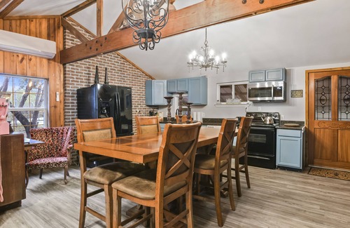 Kiln Cabin | Large luxury cabin on 2 ponds with VIP/Selfie Room