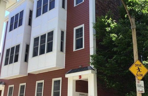 South Boston House | Large Luxury Condo/Townhouse Center of South Boston W/Free Parking & WiFi