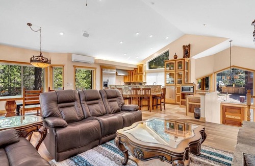 Country Club Estates House | Large Luxury Home Convenient to 3 Ski Resorts! A/C for Summer!