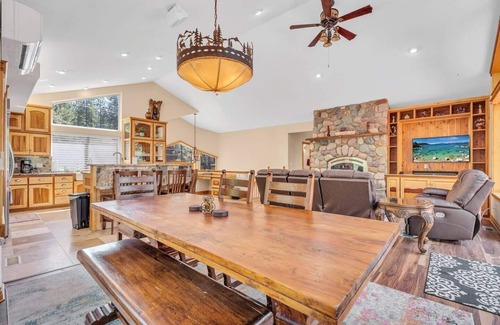 Country Club Estates House | Large Luxury Home Convenient to 3 Ski Resorts! A/C for Summer!