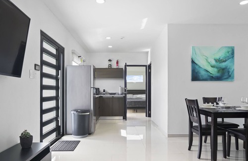 Malmok Apartment | Large, Modern apartment with pool in exclusive Malmok/Arashi area, near beach.