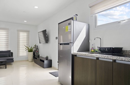 Malmok Apartment | Large, Modern apartment with pool in exclusive Malmok/Arashi area, near beach.