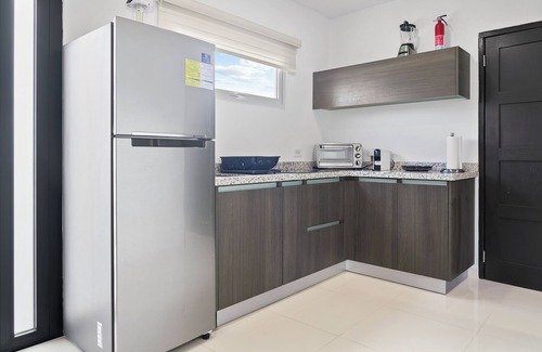 Malmok Apartment | Large, Modern apartment with pool in exclusive Malmok/Arashi area, near beach.
