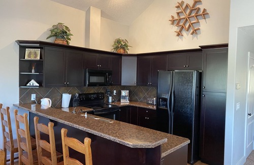 East Kootenay Condo | Large Mountain View Condo (5 bedroom/Sleeps 11)