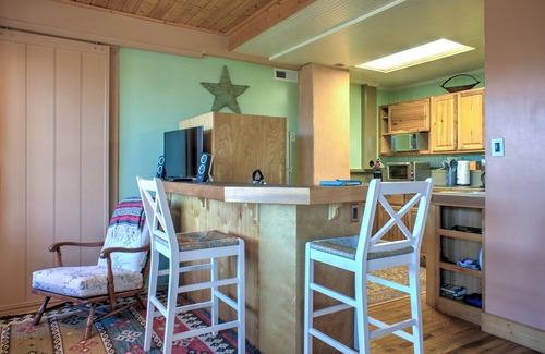 Swannanoa Apartment | Large Mountain Views Hiking 25Mins to DT A-Ville Nature Emersion Deck