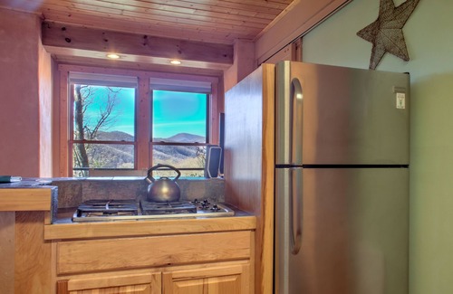 Swannanoa Apartment | Large Mountain Views Hiking 25Mins to DT A-Ville Nature Emersion Deck