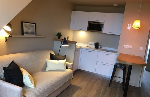 Saint-Guenole Apartment | large new studio sea view full south center bourg