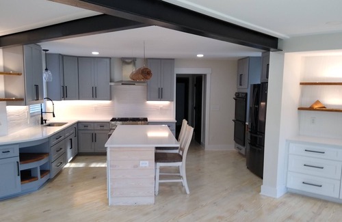 Lansdowne Estates House | Large, Newly Remodeled Home - Close to Everything!