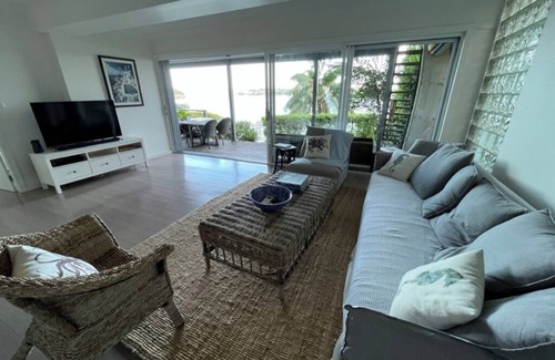Bundeena House | Large north facing waterfront with huge deck, 4 bedrooms & 4 bathrooms. Pets ok.