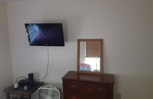 Hammondsport Bed & Breakfast | Large private bedroom and bathroom in custom lake house, hot tub, game room