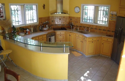 Lauris Villa | Large Provencal villa with swimming pool, in the Parc du Luberon, Provence