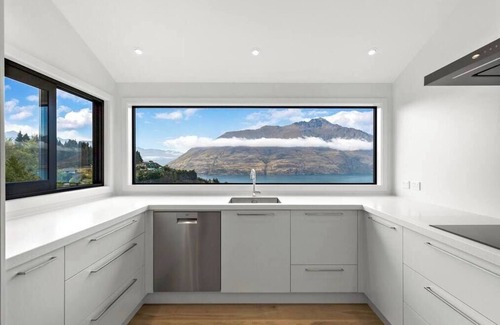 Fernhill House | Large Pure Alpine Privacy and Recently Renovated