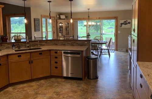 Oshkosh House | Large Ranch Style Home- 2 minutes to EAA & Oshkosh Attractions!