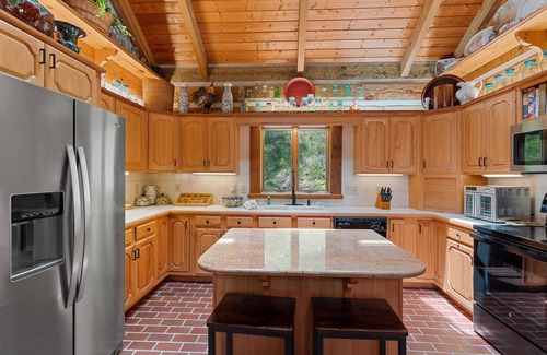 Sugar Grove Cabin | Large Riverside Cabin on Beautiful Acreage