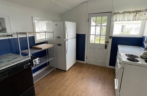 North Sebago Cottage | LARGE RUSTIC COTTAGE. SEBAGO LAKE BEACHFRONT