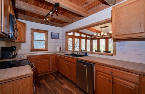 Ellijay House | Large Rustic River House @ Ellijay w HOT TUB