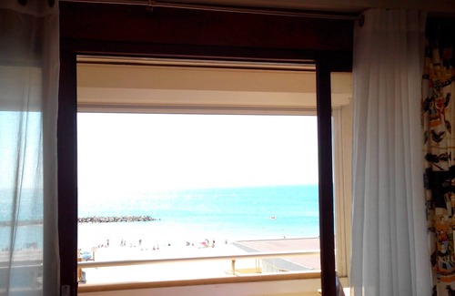 Valras-Plage Apartment | Large seafront duplex with air conditioning