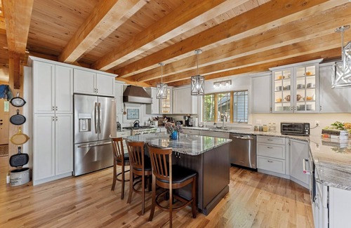 Hendersonville House | Large Secluded House in Hendersonville with jaw dropping views!