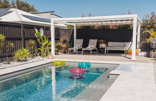 Bells Creek House | Large & spacious, 3 living rooms w/ patio & pool