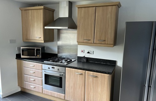 Newport Pagnell House | Large, spacious and cosy 5 bedroom house sleeps up to 9 guests.