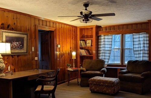 Three Way House | Large Spacious Property and Home Minutes From the Interstate