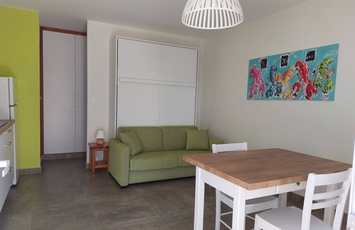 Boyardville House | Large Studio with terrace