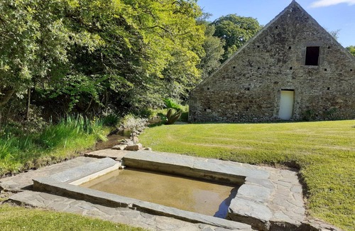 Heauville Cottage | Large stone house with garden and Wi-Fi near the beach
