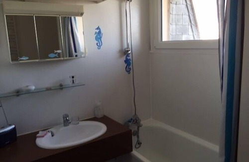 Courseulles-sur-Mer Apartment | Large Studio ** bright 36m2 located 100m from the beach and 300m from downtown