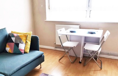 Riverside Apartment | Large Studio Flat near TOWER BRIDGE