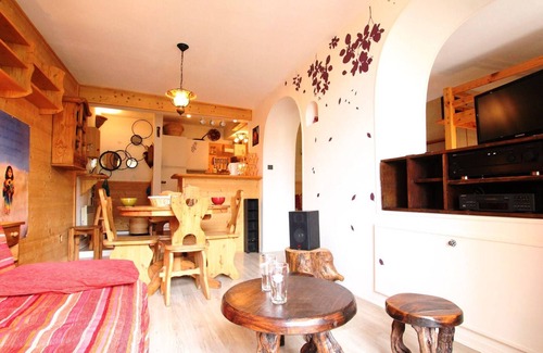 Briancon Apartment | Large studio for 4 with balcony in the heart of Briançon