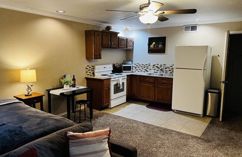 Roseville Apartment | Large studio: King bed, Full kitchen